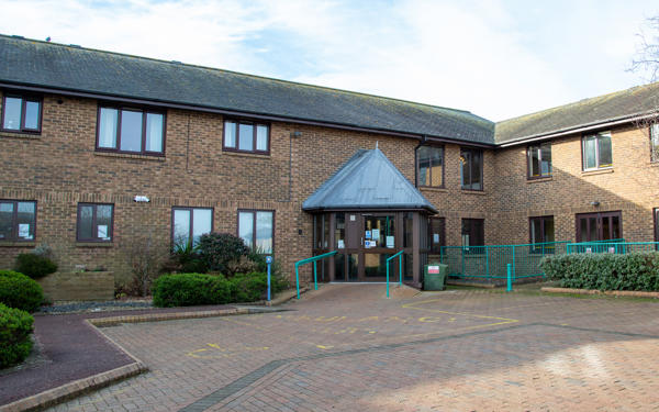 Main entrance of Warwick Court (1)