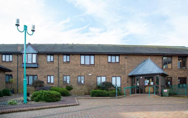 Main entrance of Warwick Court (2)