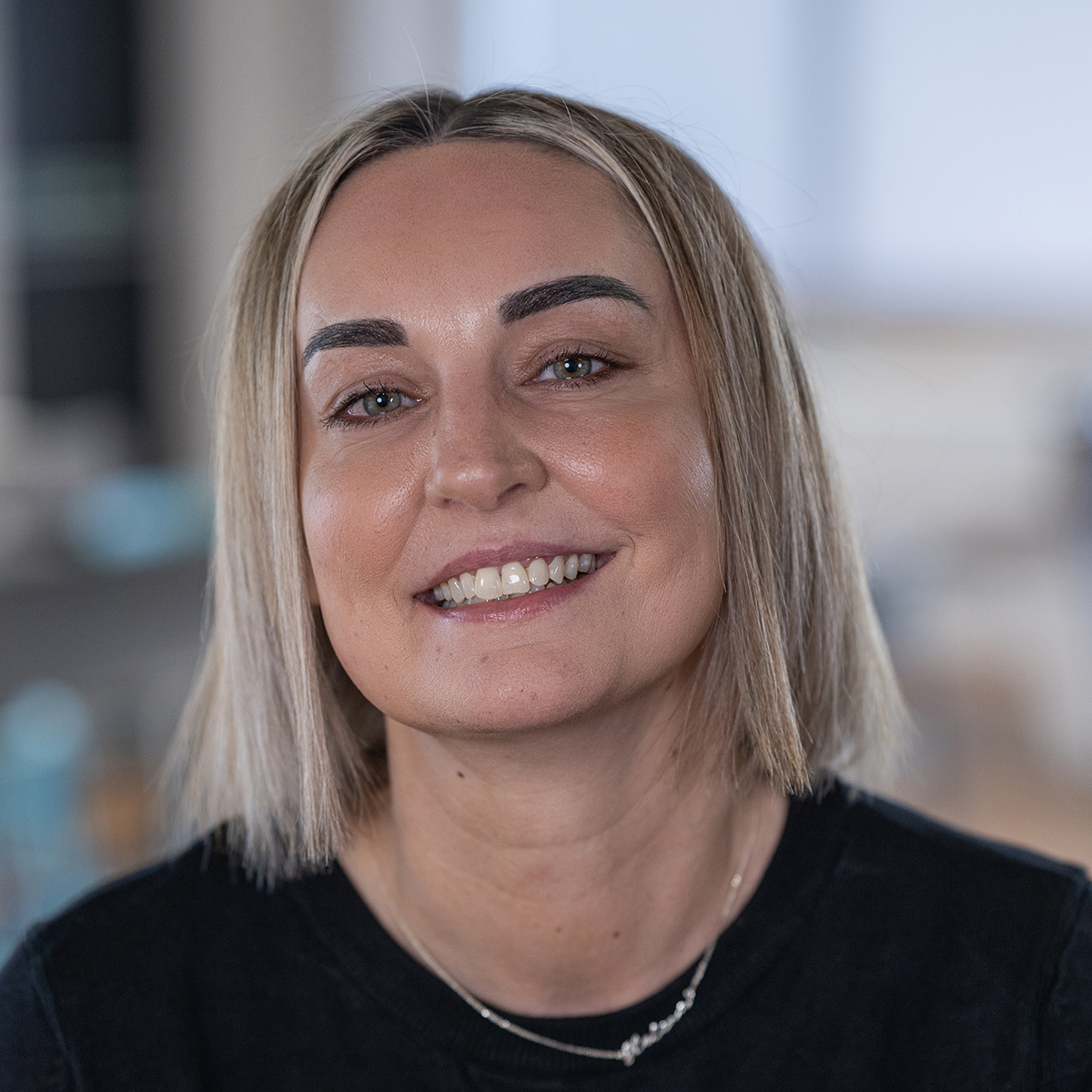 Portrait photo of Helena Thompson