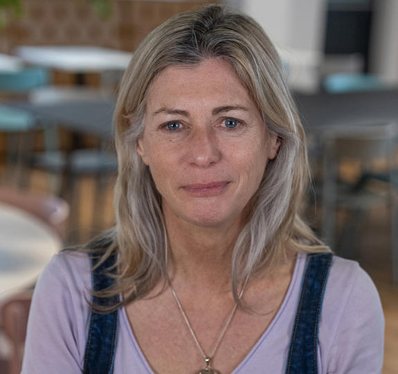 Portrait photo of Nicola Hope